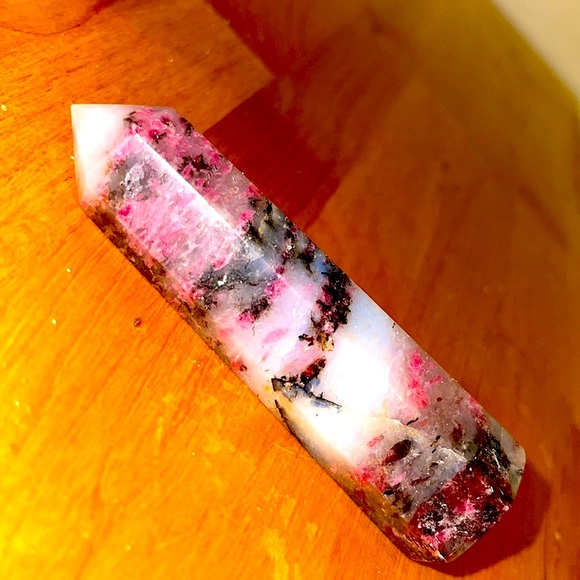 🍒BOGO🍒 SUPER GEMMY Neon Pink Rhodonite w/Black Tourmaline in Quartz Tower #1 🖤💕 - Picture 2 of 13